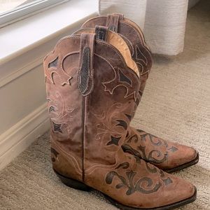 Women’s cowboy boots